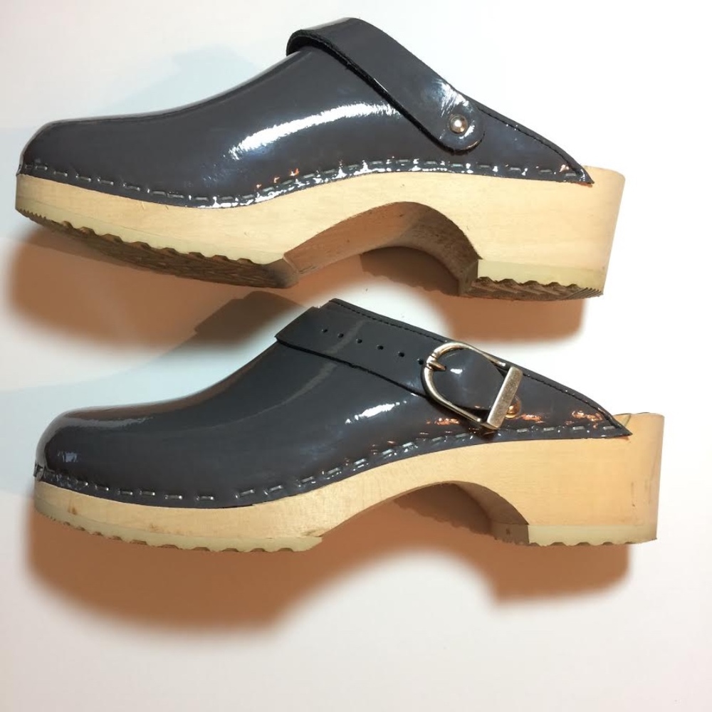 Hanna Andersson Gray Patent Leather Clogs